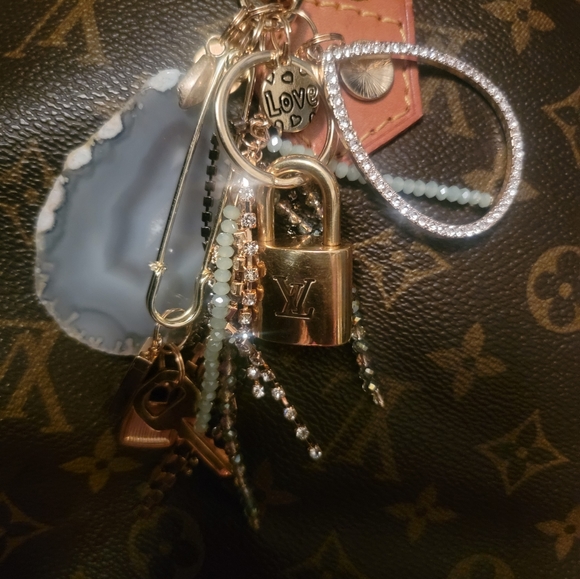 Louis Vuitton Lock & key - Picture 12 of 17